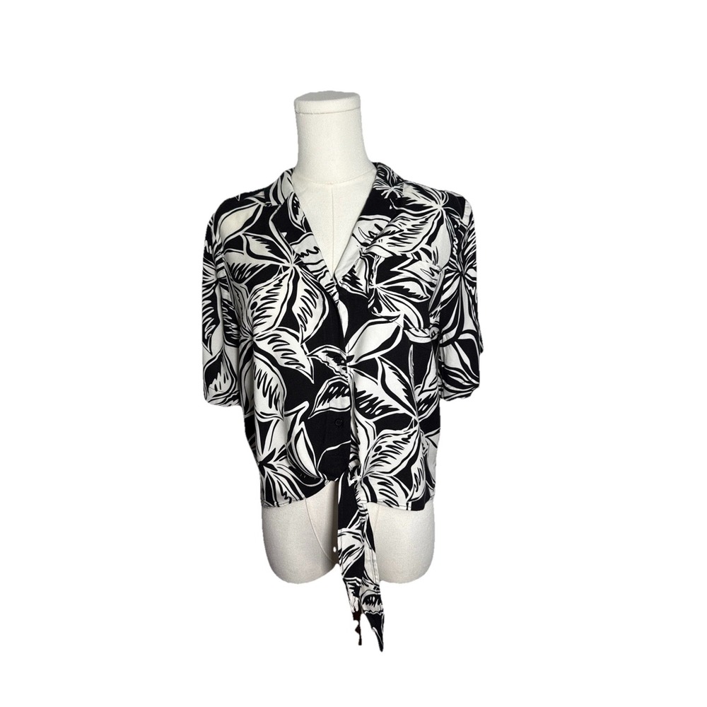 BCBG Generation Woven 100% Rayon Blk&Wht Hawaiian Print Tie Waist Collar Blouse
